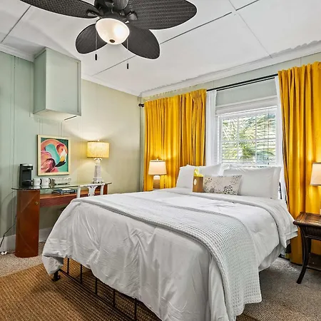 Old Carrabelle Hotel Flamingo Suite